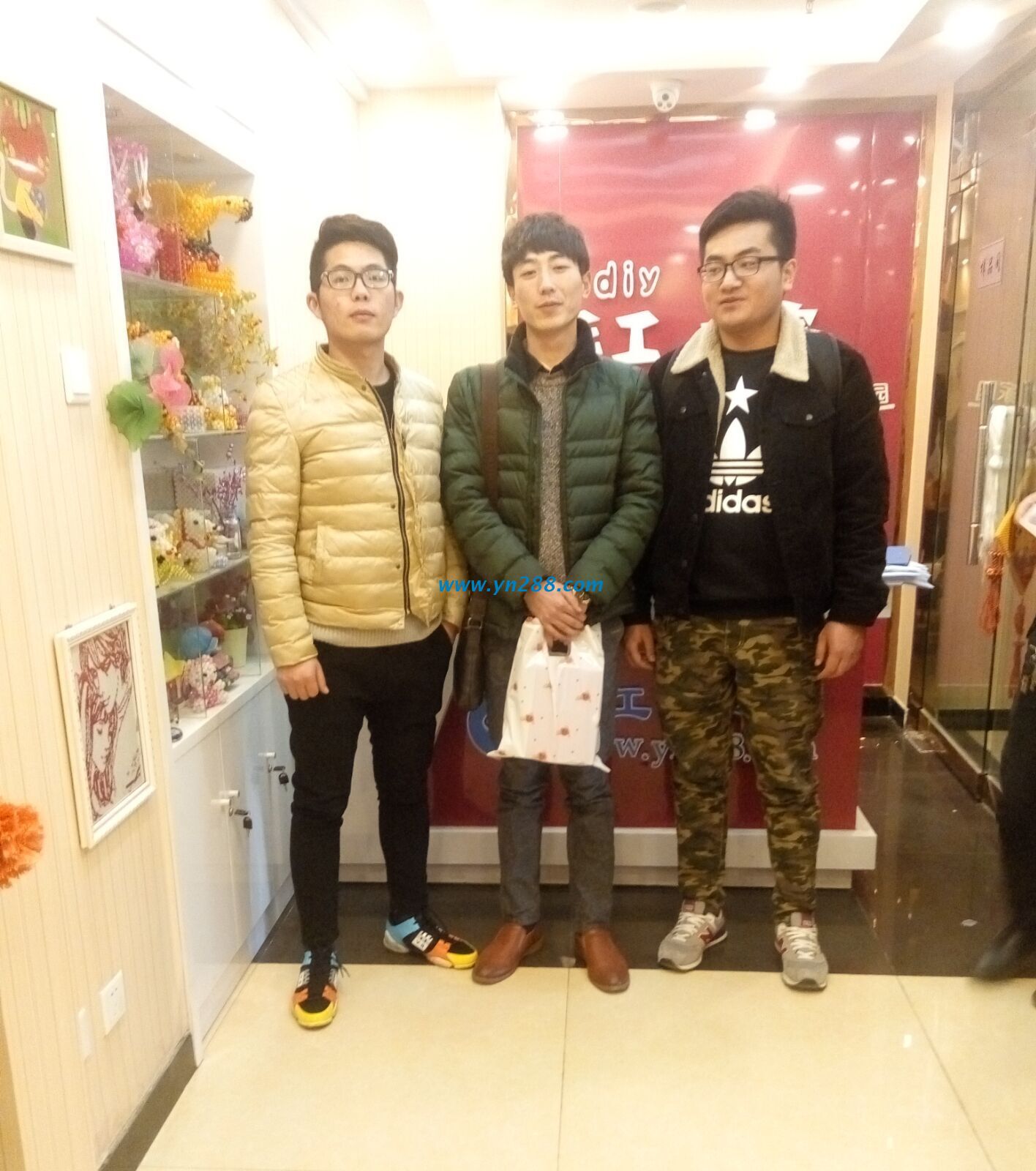 河北張家口王先生和家人一起前來(lái)手工活之家總部考察 河北張家口王先生和家人一起前來(lái)手工活之家總部考察(圖1)