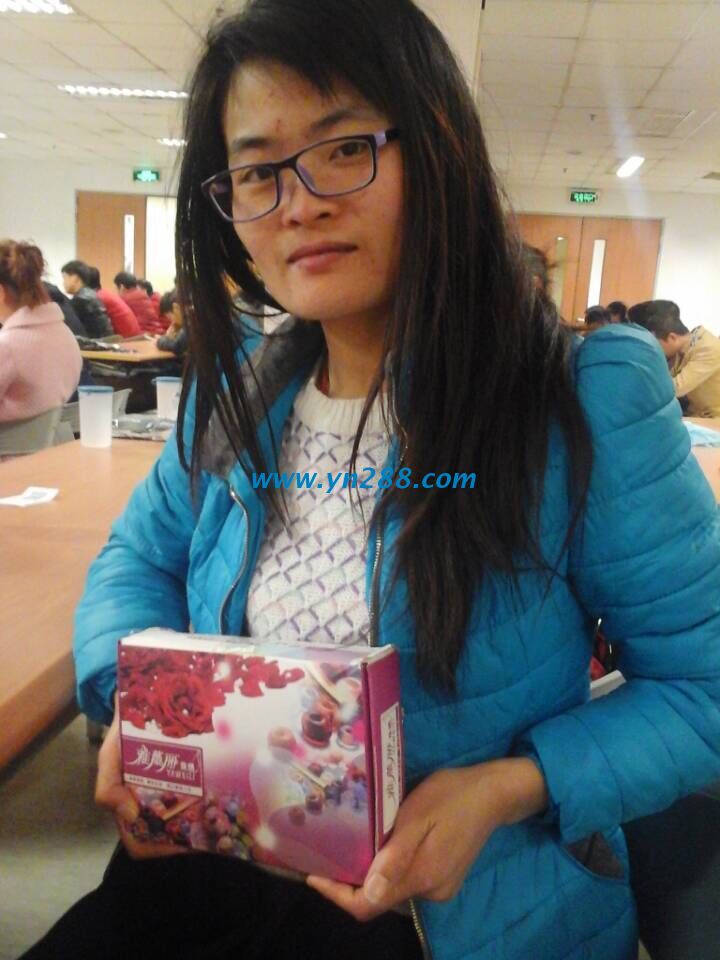 江蘇蘇州中學(xué)老師陳女士業(yè)余時(shí)間兼職做手工活珠繡 江蘇蘇州中學(xué)老師陳女士業(yè)余時(shí)間兼職做手工活珠繡(圖1)