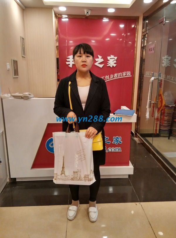 山西長(zhǎng)治手工愛(ài)好者張女士不遠(yuǎn)千里來(lái)手工活之家總部考察拿材料 山西長(zhǎng)治手工愛(ài)好者張女士不遠(yuǎn)千里來(lái)手工活之家總部考察拿材料(圖1)