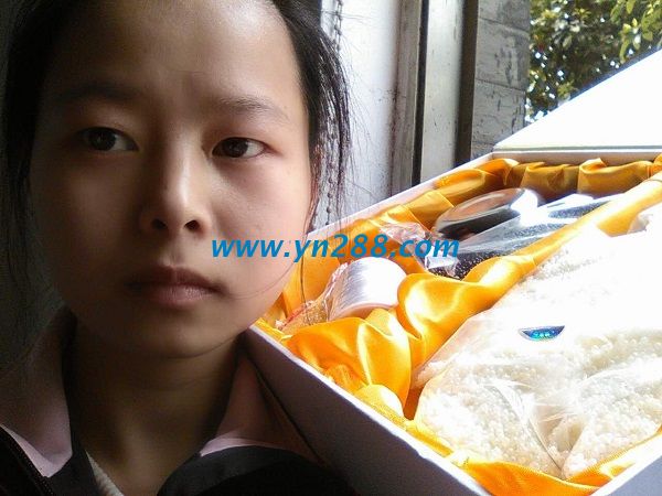 江蘇常州打工妹彭女士利用閑暇時間做手工活串珠掙錢 江蘇常州打工妹彭女士利用閑暇時間做手工活串珠掙錢(圖1)