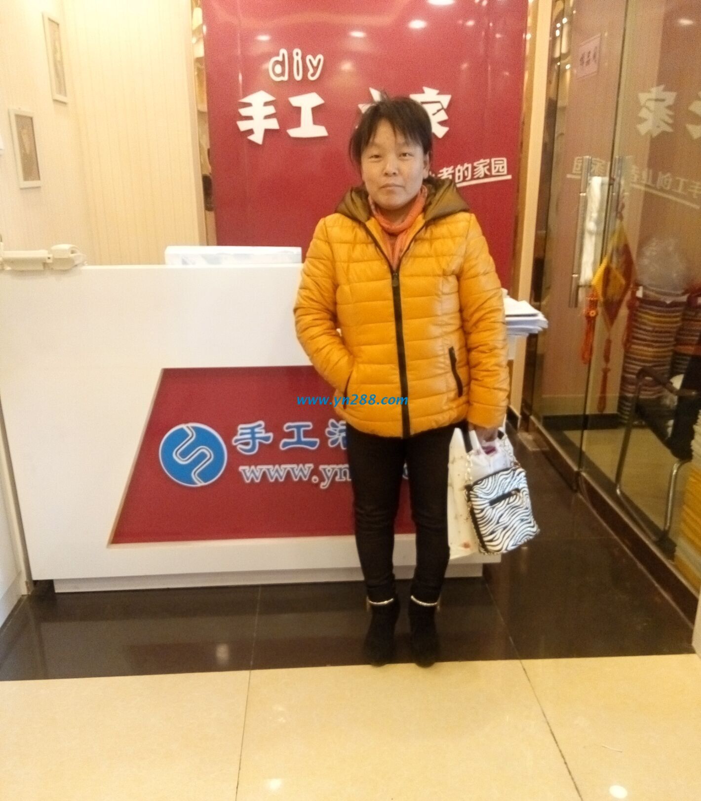 山東濟(jì)南王女士夫婦二人來(lái)到手工活之家總部考察，欲加盟代理(圖1)
