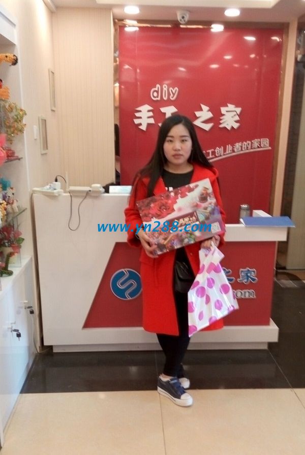 邯鄲永年化妝品店趙女士親自來手工活之家總部考察，欲兼職做手工活(圖1)