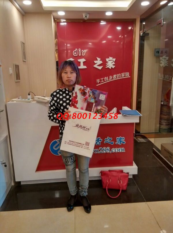 河北滄州美甲師晏女士欣賞手工藝術(shù)，親自來手工活之家考察合作(圖1)