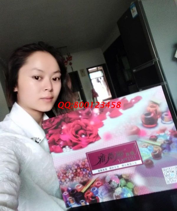 貴州凱里市美麗白領(lǐng)吳女士業(yè)余時間愛好手工活珠繡制作 貴州凱里市美麗白領(lǐng)吳女士業(yè)余時間愛好手工活珠繡制作(圖1)