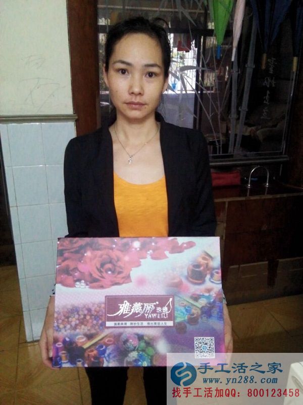 可兼職手工活，廣東珠海上班族梁女士業(yè)余時(shí)間做手工活珠繡增加收入(圖1)