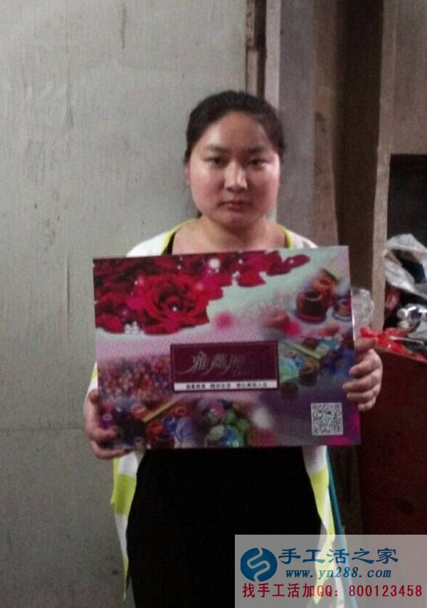 帶孩子婦女也能做的手工活，浙江杭州牟女士在家做手工活串珠繡掙錢(圖1)