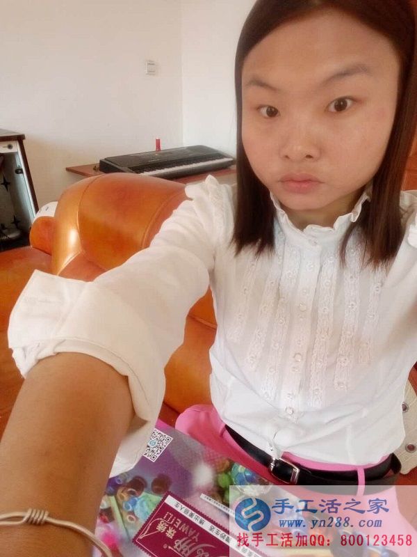 河南商城徐女士做手工活串珠繡，上班族業(yè)余時間兼職手工活賺外快(圖1)