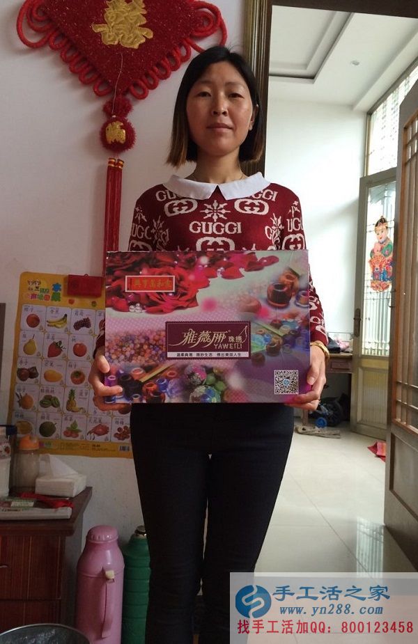 江蘇泰州徐女士 江蘇泰州婦女在家?guī)Ш⒆又嘧鍪止せ畲槔C,輕松賺加工費(圖1)