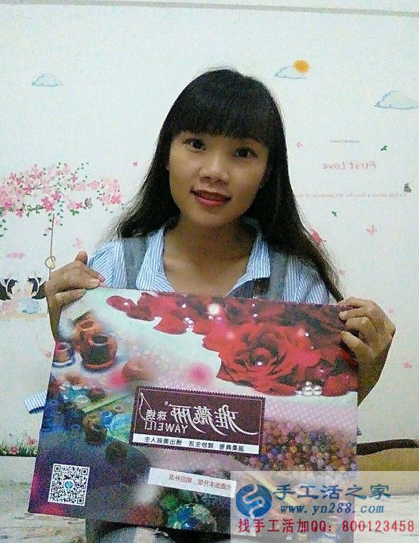 海南三亞雷女士在家做手工活串珠繡賺錢，自稱比上班都強(qiáng)！(圖1)