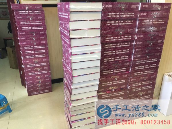密封好的禮盒，整齊的羅列在大廳