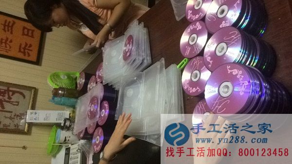 每一件光盤都找到了自己的外套，等待和客戶們見面