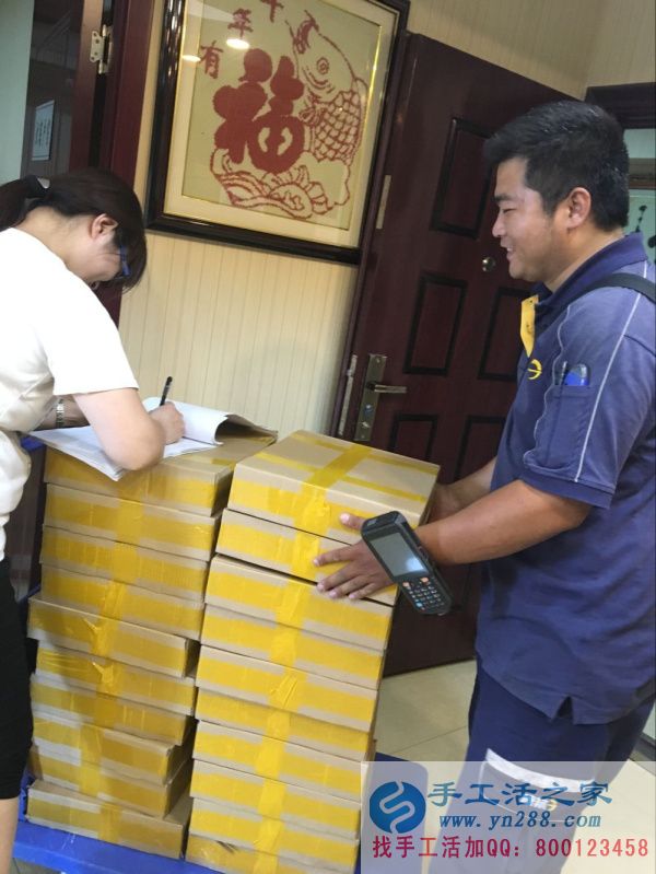 手工活之家客戶(hù)快遞驚呆快遞小哥