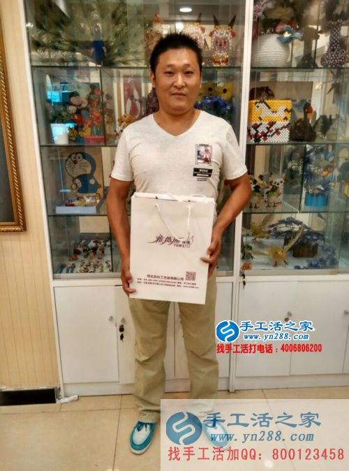 河南濟(jì)源退伍軍人王先生來手工活之家尋找合作項(xiàng)目，看好串珠繡產(chǎn)品加工