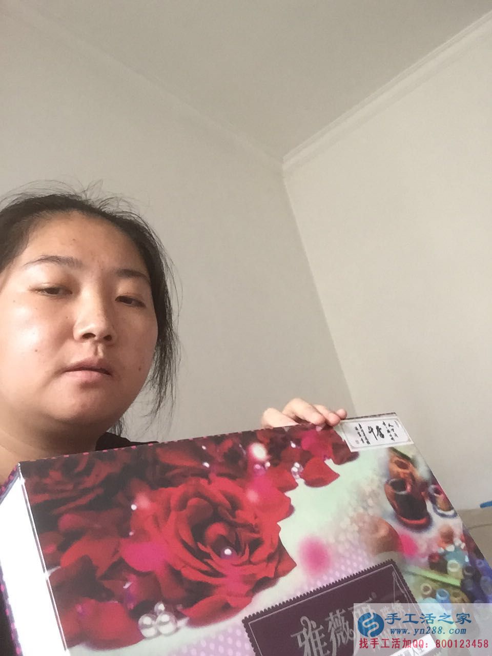北京昌平李女士在家做兼職手工串珠繡，掙錢持家兩不誤