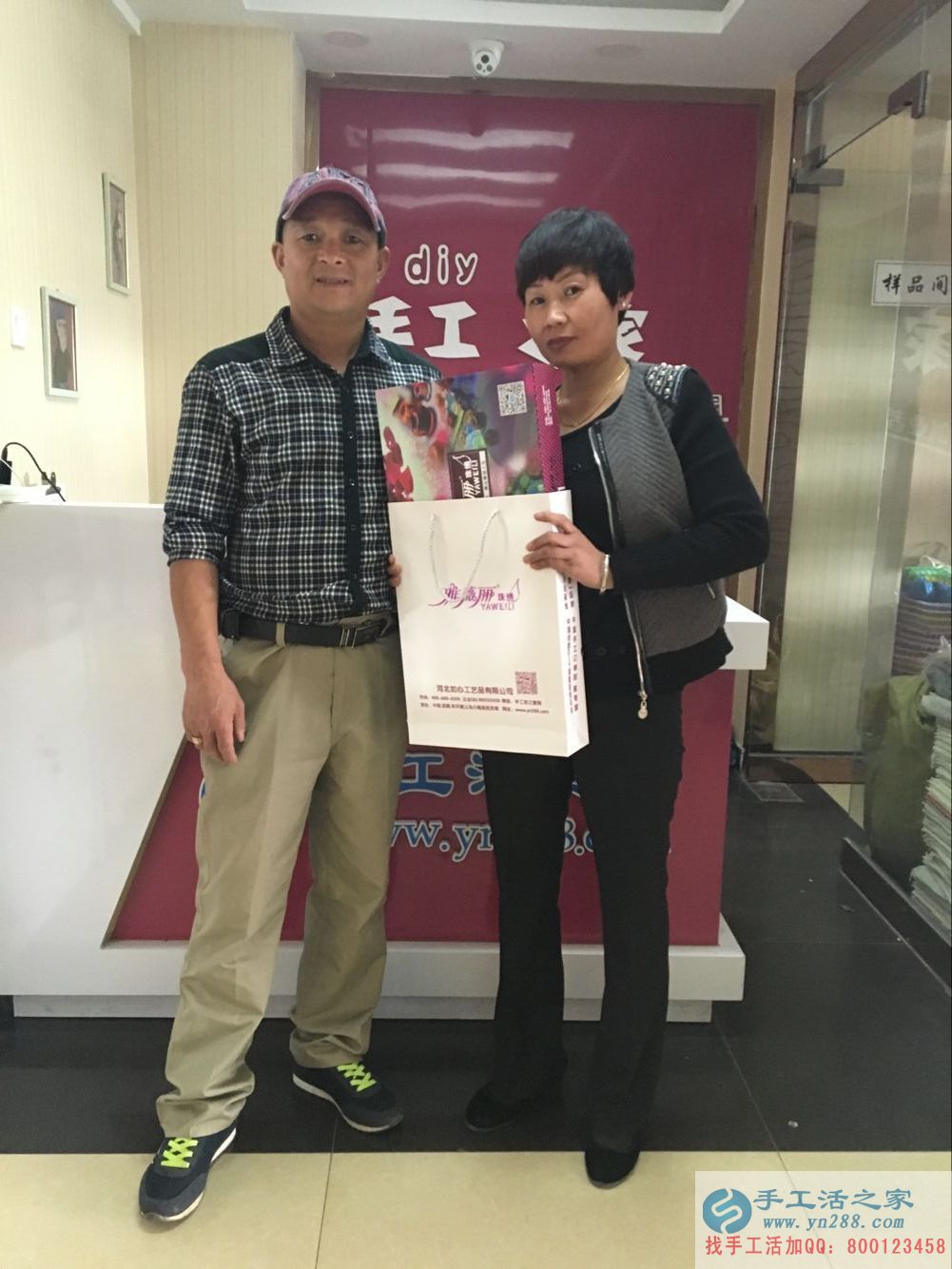 在家能做的兼職，邢臺(tái)理發(fā)店老板前來手工活之家做串珠加工外發(fā)