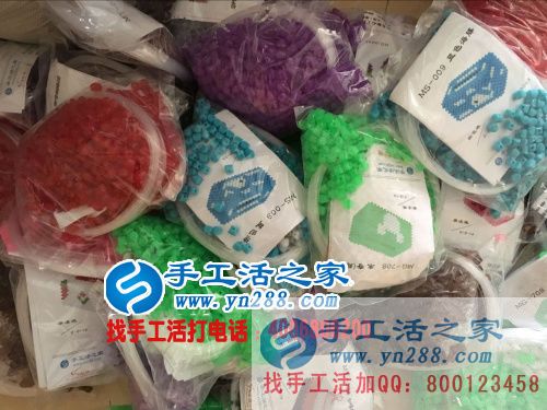 山東淄博朱女士開(kāi)超市之余又做手工活串珠繡賺錢(qián) 山東淄博朱女士開(kāi)超市之余又做手工活串珠繡賺錢(qián)