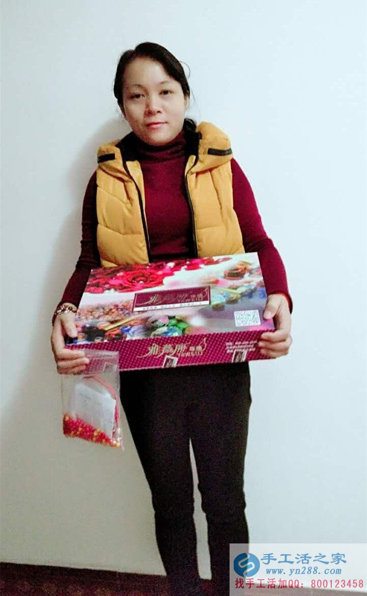 家庭手工活串珠項(xiàng)目:湖北咸寧羅女士在家做手工活加工賺錢 家庭手工活串珠項(xiàng)目:湖北咸寧羅女士在家做手工活加工賺錢