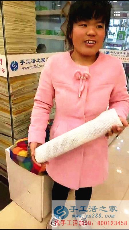 武安老客戶袁亞云冒雨來交貨，手工活之家成就一個平凡女人的不凡人生