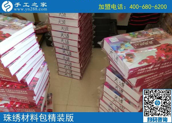 勤勞是她的名片，河北保定王女士上著班還做串珠手工活加工掙錢