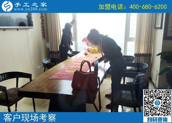 舍得是因為擁有，廣東深圳王女士做沒有押金的手工活給自己人生的底氣