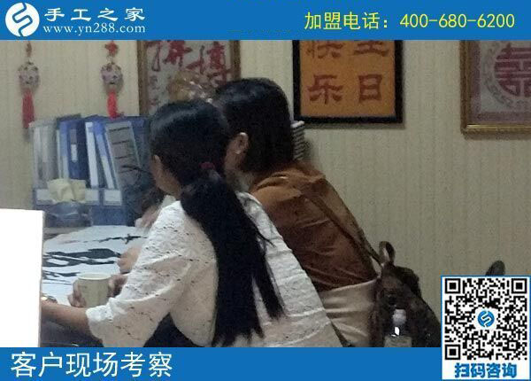 為了把家照顧好，為了多掙錢，湖南汩羅易女士選擇干這個(gè)，已經(jīng)半年多了