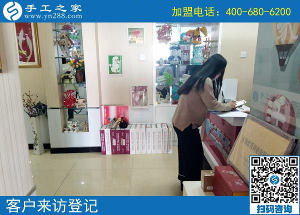 對這個可以寄到家做的手工活很滿意，四川瀘州李女士很樂意跟周圍的人分享