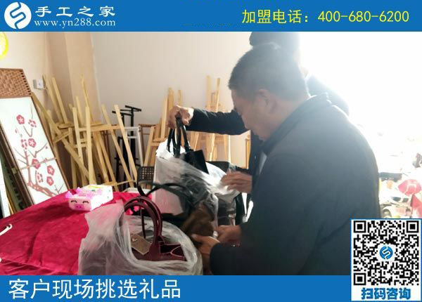 11月4日，手工活拿回家做，正規(guī)的外發(fā)手工活，就在這里。手工之家接待考察合作加工客戶剪影