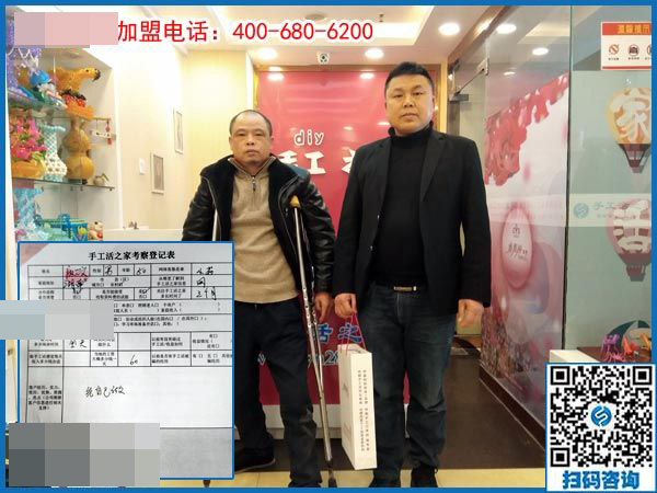 湖南一50歲殘疾老人拄著雙拐，2000多里路程來到手工之家為哪般？(圖1)