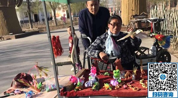 讓更多的民間手工和民間手工藝人在這個(gè)舞臺(tái)上一起高飛！------記手工之家郝總到訪(fǎng)糧畫(huà)小鎮(zhèn)，探訪(fǎng)草編大師李素云