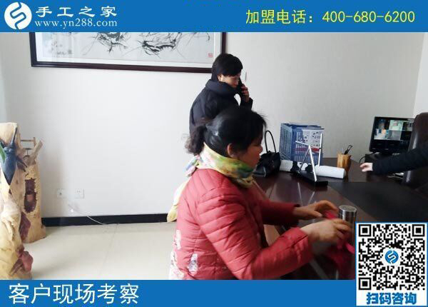 從真實(shí)的現(xiàn)場(chǎng)體驗(yàn)開始，山東濟(jì)寧張女士把好的手工活拿回家做掙錢