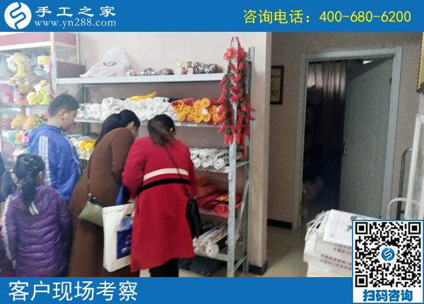 一定要做手工活加工掙錢，翟女士知道家人在北京生活不易之后