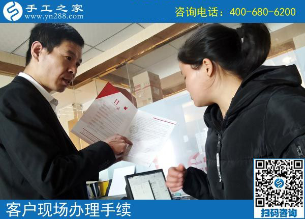 一邊開店、一邊做手工掙錢，四川遂寧胡女士選擇的是什么樣的外發(fā)手工活？