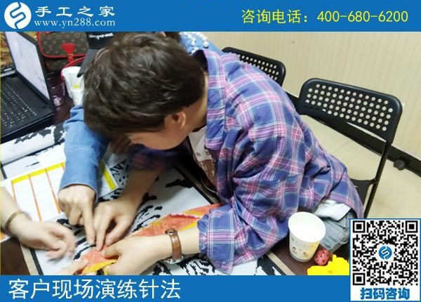 4月22日，正規(guī)供料的手工活，按時(shí)結(jié)算加工費(fèi)的手工活就是珠繡，手工之家接待考察加工客戶剪影