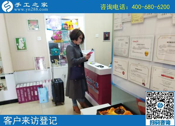 不與社會(huì)脫離，不與朋友生疏，江蘇連云港周女士把手工活拿回家做