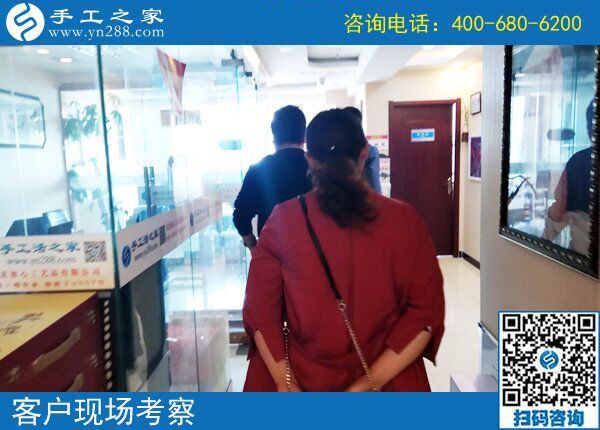 南京手工活在家做，讓下崗職工劉女士實(shí)現(xiàn)居家再就業(yè)(圖1)
