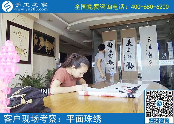 有錢才能快樂(lè)，這句話并不俗氣。四川內(nèi)江林女士做正規(guī)供料的手工活在家掙錢。