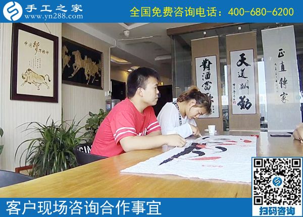 一起、一起，四川瀘州李女士做正規(guī)供料的手工活，帶著鄰居們掙錢
