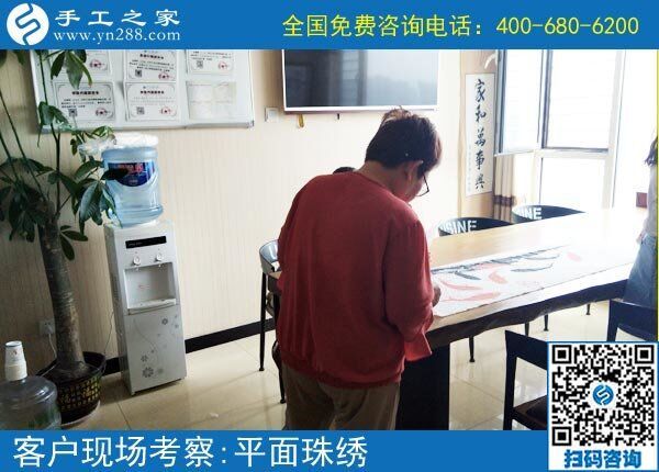 堅(jiān)持就能掙錢，河北石家莊曹女士帶著孫子做正規(guī)供料的手工活