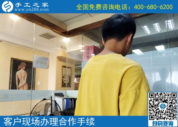 6月22日，想接正規(guī)廠家的手工活，想在家做手工活掙錢，就來這里。手工之家接待考察加工客戶剪影