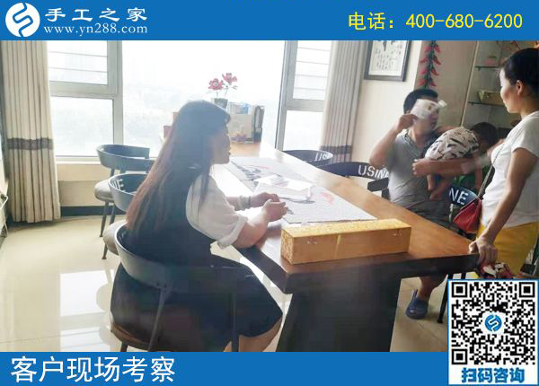 7月31日，月末來合作，想在家做手工活掙錢的人選擇了珠繡，手工之家接待考察加工客戶剪影