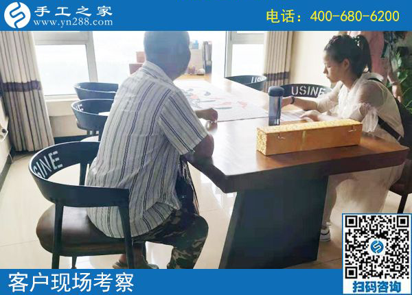 7月31日，月末來合作，想在家做手工活掙錢的人選擇了珠繡，手工之家接待考察加工客戶剪影