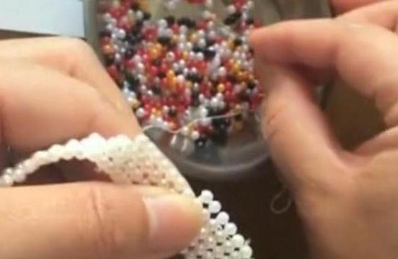 找到正規(guī)手工活外發(fā)加工廠，貴州畢節(jié)張女士送孩子上學(xué)后也能掙錢了