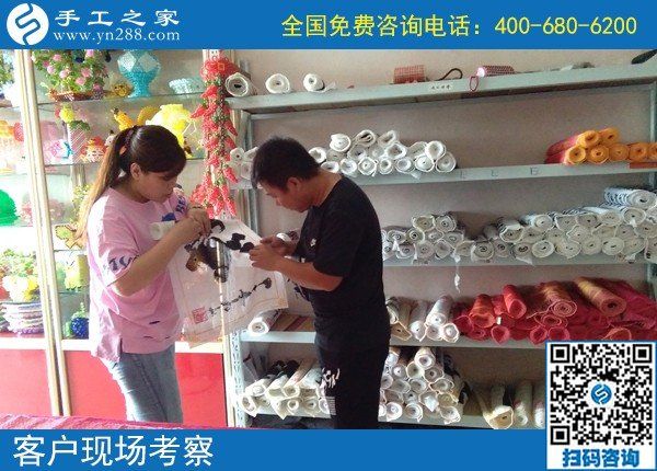 中秋節(jié)在家做手工活勵志珠，一家人團(tuán)聚不用外出打工(圖1)