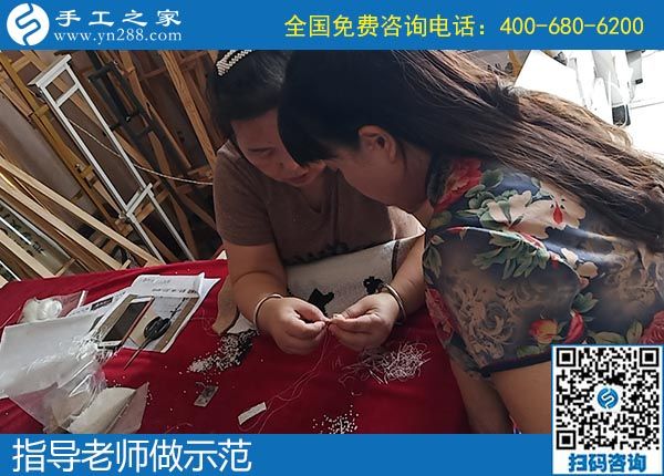 10月3日，重視產(chǎn)品質(zhì)量，正規(guī)手工活廠家是這樣做的，手工之家加工客戶針法學(xué)習(xí)實(shí)拍