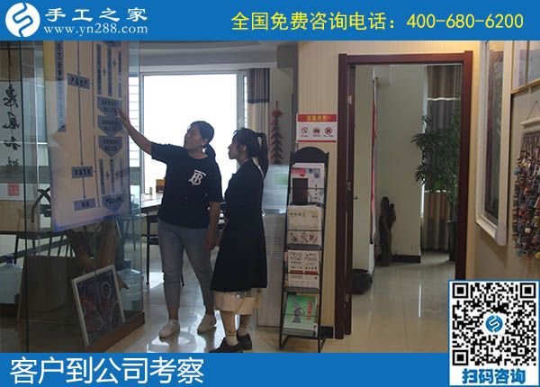 10月4日，不管什么天氣，在家做手工活掙錢都是一個好的選擇，手工之家接待考察加工客戶剪影