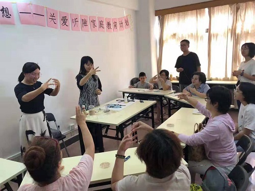 勵志珠珠繡串珠外發(fā)手工活在廣東！------記手工之家代理加工會員與當(dāng)?shù)卣餐M織聽障人士學(xué)習(xí)串珠手工技能