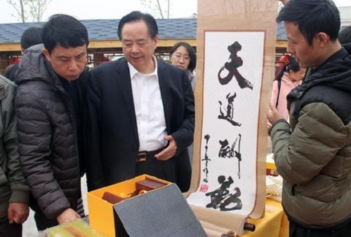 入選非遺的勵志珠珠繡這么火，這個珠繡手工是怎么回事？