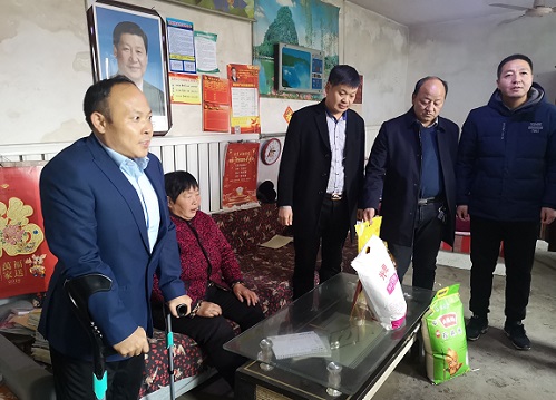 心懷公益、助力扶貧 --- --- 手工之家郝總與邯山區(qū)工商聯(lián)愛心企業(yè)家一起參加送溫暖春節(jié)慰問活動