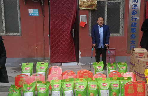 心懷公益、助力扶貧 --- --- 手工之家郝總與邯山區(qū)工商聯(lián)愛心企業(yè)家一起參加送溫暖春節(jié)慰問活動