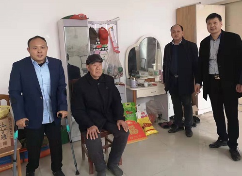 心懷公益、助力扶貧 --- --- 手工之家郝總與邯山區(qū)工商聯(lián)愛心企業(yè)家一起參加送溫暖春節(jié)慰問活動